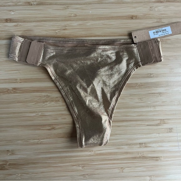 SKIMS Adaptive Thong in Gold NWT Size XXS - Picture 1 of 3